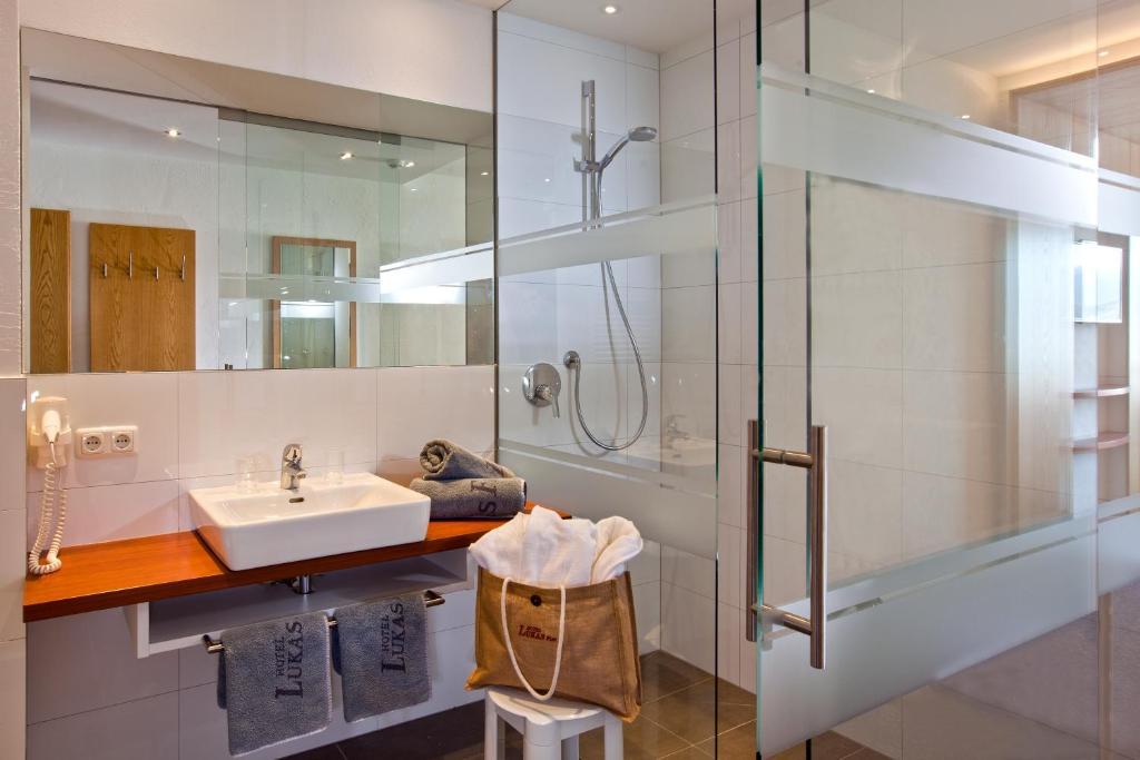 Hotel Lukas Fiss Habitación foto